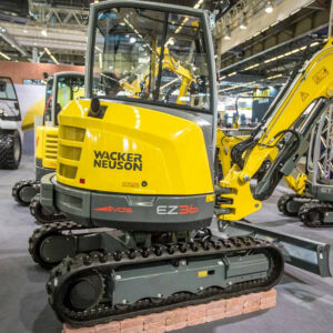 Mini-pelle Zero Tail WACKER NEUSON EZ36, excavatrice sur chenilles, Tony-Mat tractopelle et matériel BTP Bretagne Morbihan